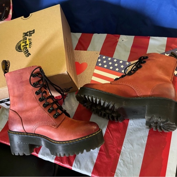 NEW Dr. Martens Leona BRICK RED ☄️- EU 41 / US Woman’s 9 9.5 10 - Picture 1 of 6
